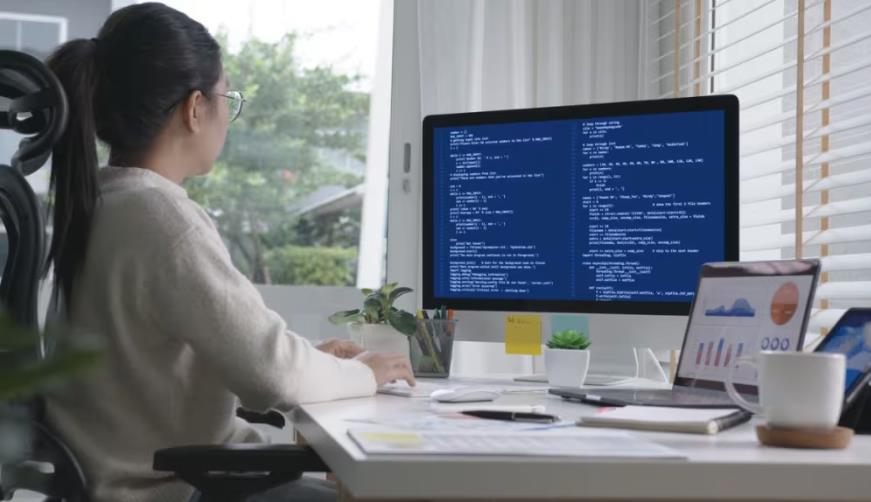 智慧零售新基建:云南软件开发公司如何构建全渠道商业操作系统?